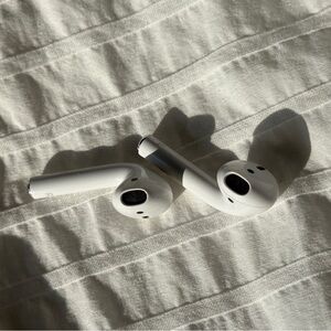 Apple Airpods + Case